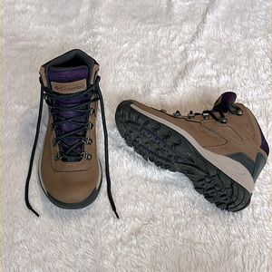 Columbia waterproof Omnigrip boots. Tan/Brown/purple.